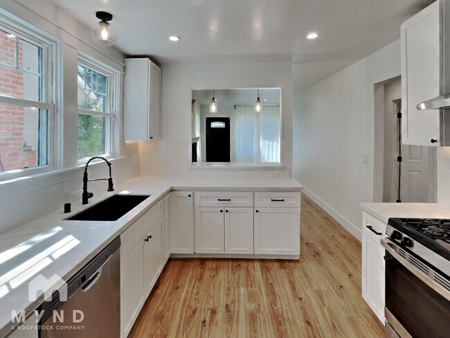 Building Photo - 3732 Buell St