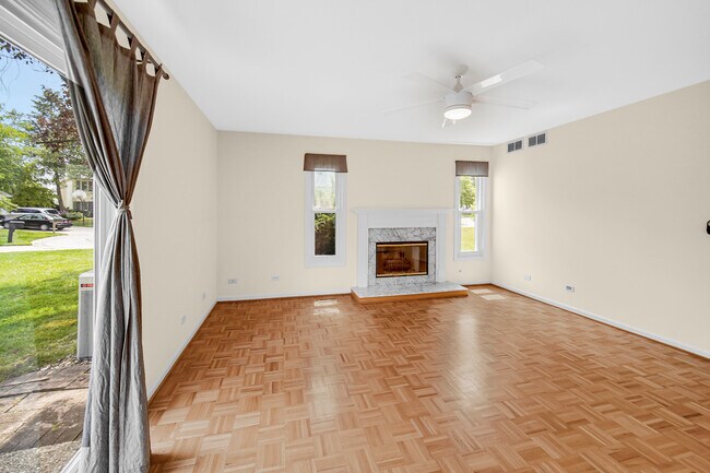 Foto del edificio - 483 Highland Grove Dr