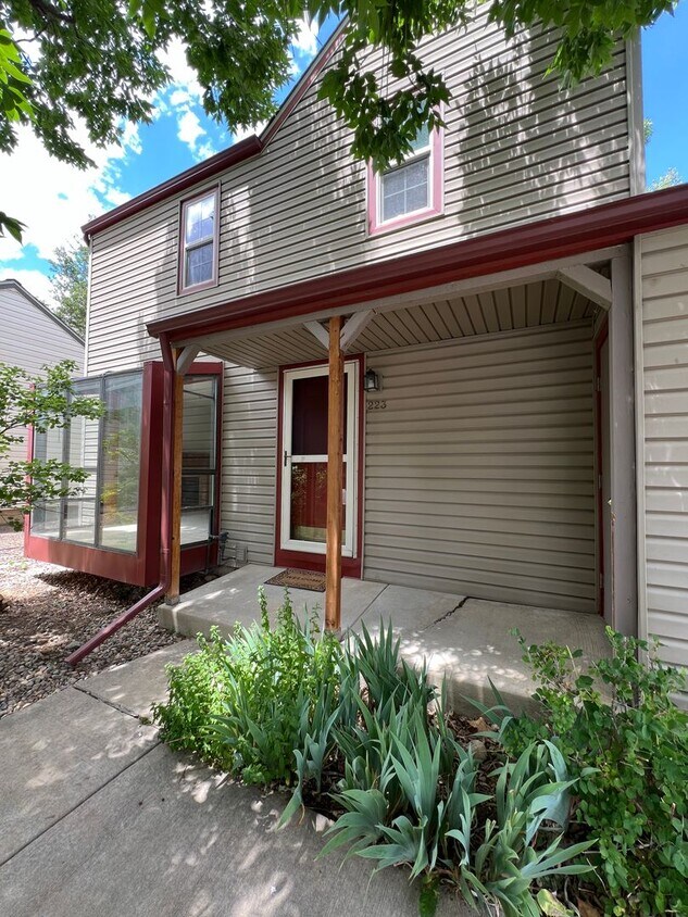 Primary Photo - Bright & Cozy 3bdm/2bath Available Now! $2495