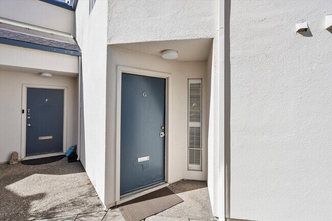 Building Photo - 470 Cola Ballena