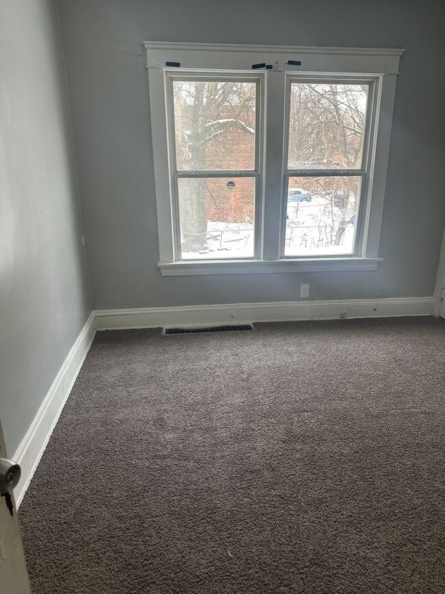 Building Photo - E104TH 4137/4139