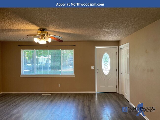 Building Photo - Very Nice 3 Bedroom 1.5 Bath Home-Located ...