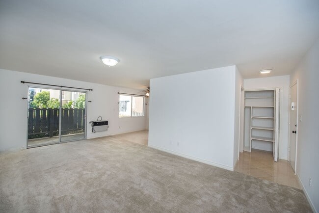 Building Photo - Remodeled Seal Beach Condo