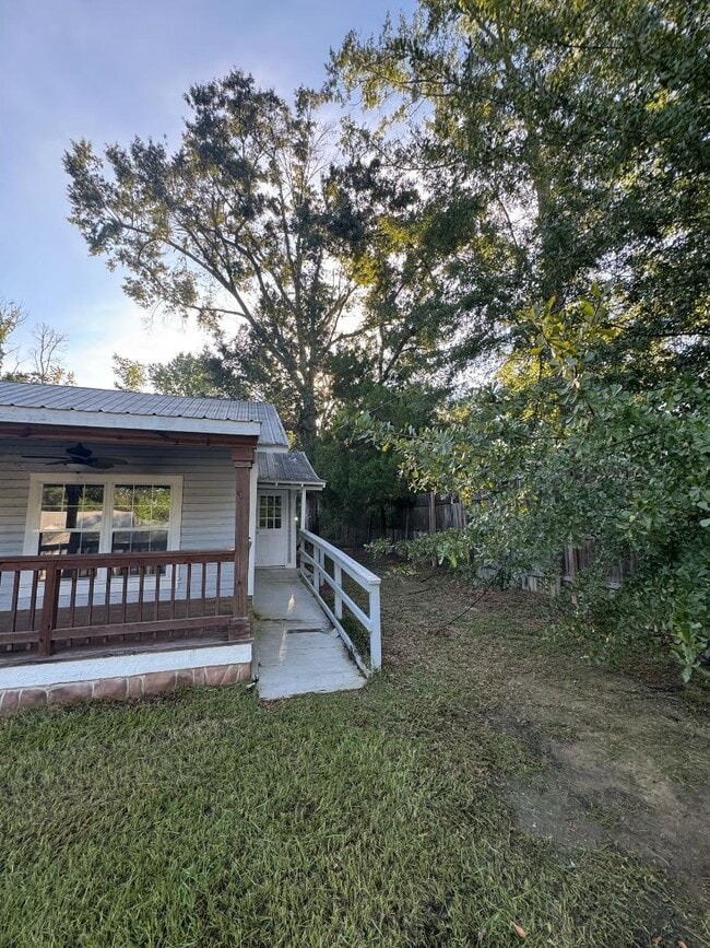 Foto del edificio - 16590 Gaskin St