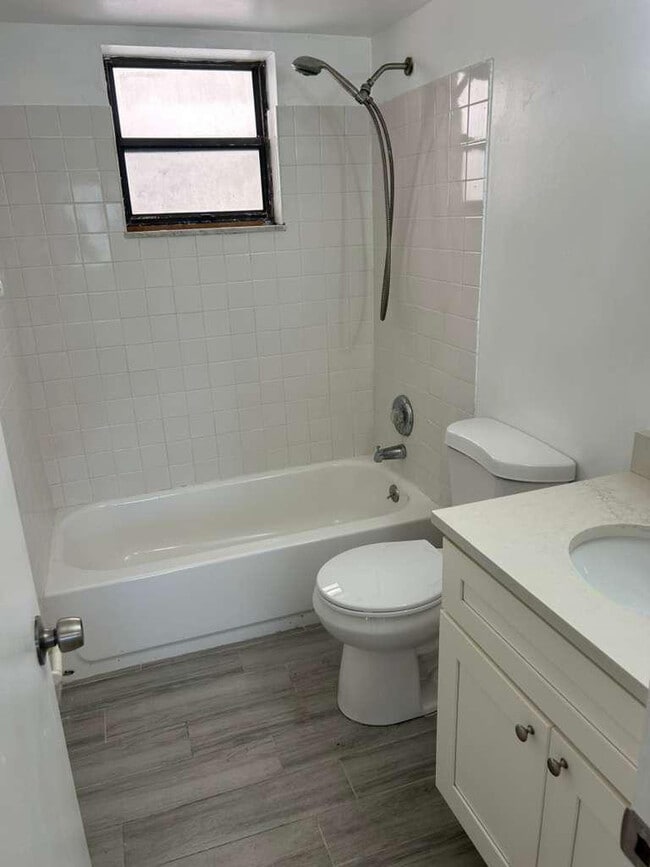 Foto del edificio - 1081 SE Monterey Rd