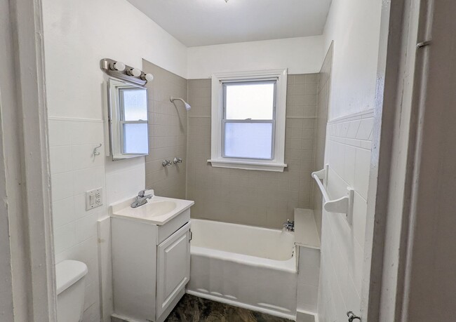 Building Photo - 1969 Wood St