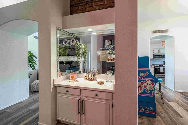 Building Photo - Fully Furnished 4 bedroom Home Scottsdale