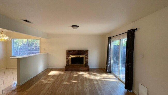 Foto del edificio - Concord Beautiful 4 bedroom 2 bathroom home in nice neighborhood with large yard!