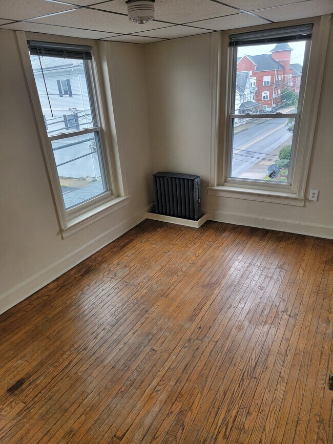 Bed Room 2 - 219 W Pennsylvania Ave