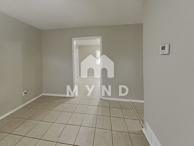 Building Photo - 2530 Hillcrest Cir