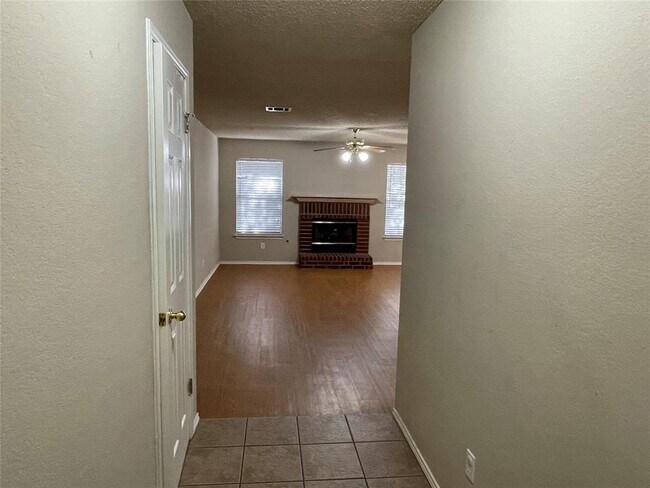 Foto del edificio - 1703 Shady Brook Ln