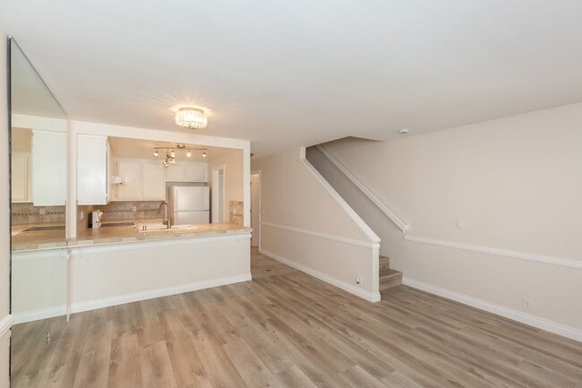 Building Photo - Upgraded 1 Bed 1 Bath 2 Story Townhome in ...
