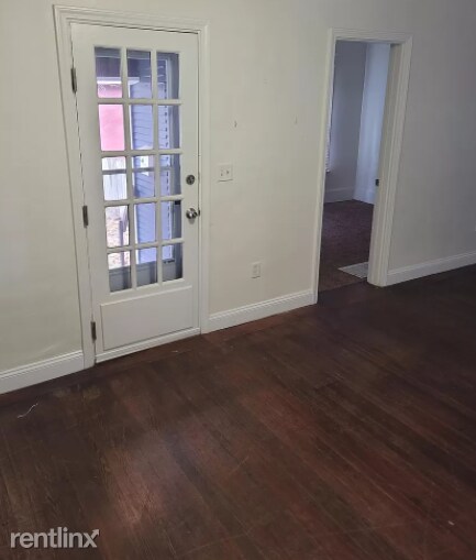 Building Photo - 2 br, 1 bath House - 321 Elm St