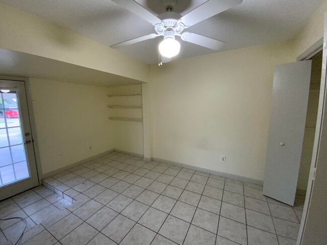 Building Photo - 223 Indian Oaks Dr