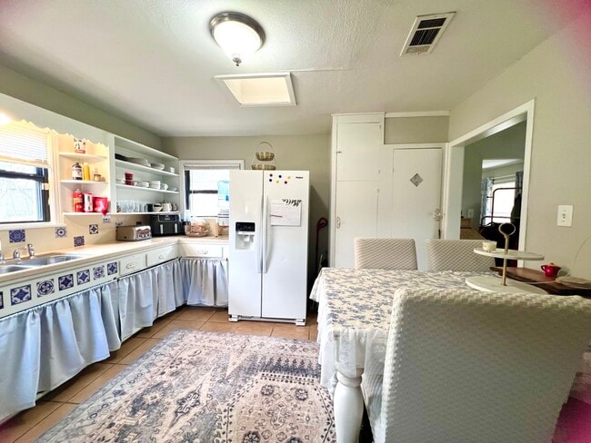 Building Photo - 7357 Brace St