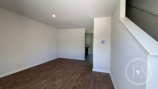 Foto del edificio - RATE DROP ALERT (was $2240/month) and SUMM...