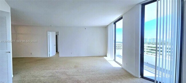 Foto del edificio - 3300 NE 192 St