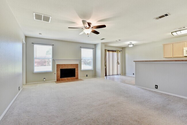 Foto del edificio - 4513 Blue Jay Ln