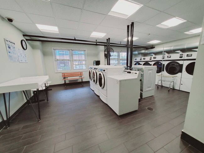 Foto del edificio - 444 Bedford St