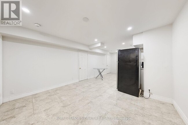 Building Photo - 40 Aileen Rd
