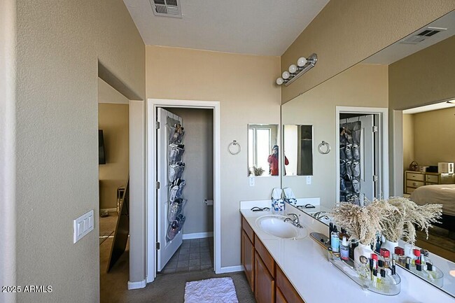 Foto del edificio - 13612 W Cypress St