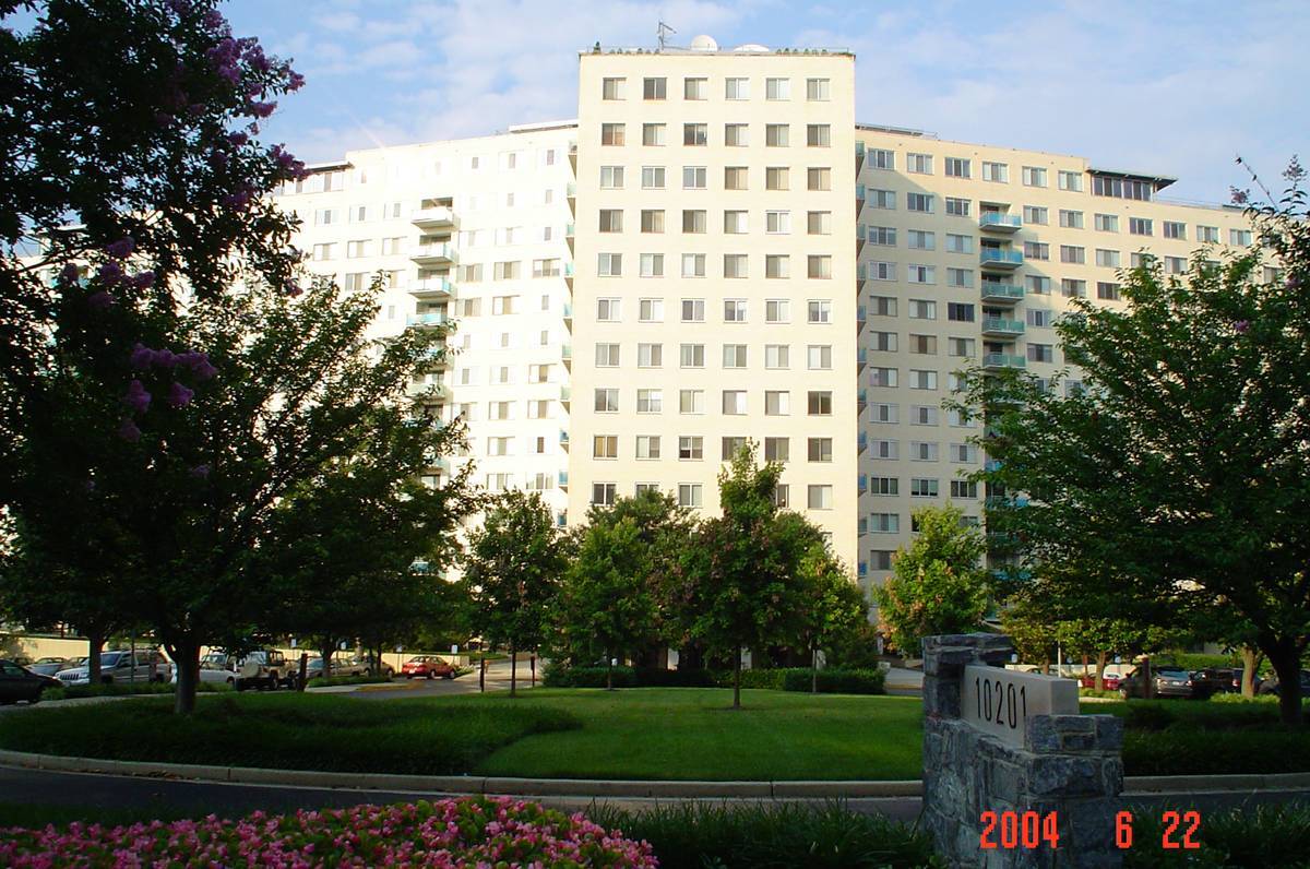 Primary Photo - 10201 Grosvenor Pl