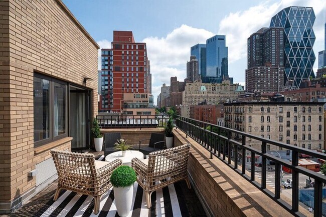 Foto del edificio - 809-6A New 2BR Duplex With a Private Patio