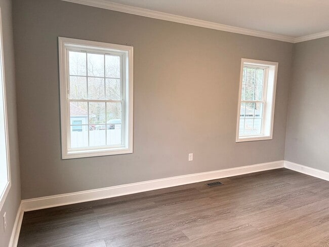 Building Photo - Renovated 2BR Home Minutes from Downtown Hickory – Washer & Dryer Included!