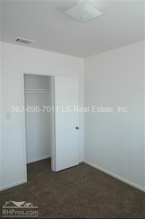 Foto del edificio - 15363 Nelson Ave