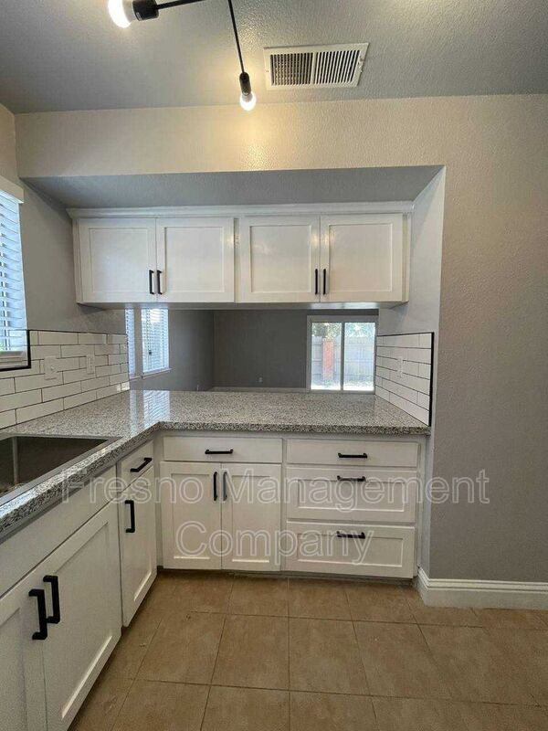 Foto del edificio - 3306 W Shields Ave