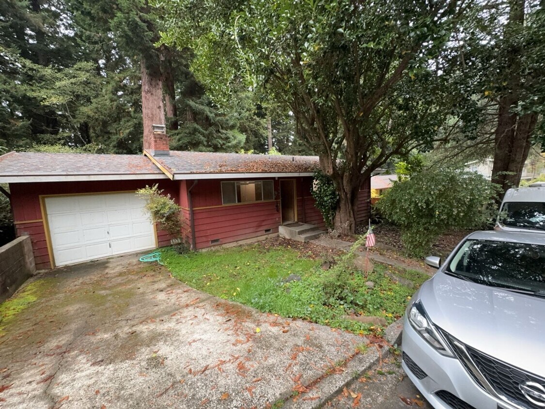 Foto principal - 3 Bedroom 2 Bath Home Located in Arcata!