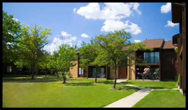 Building Photo - 42256 Addison Ave