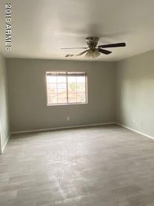 Building Photo - Surprise rental with a pool!