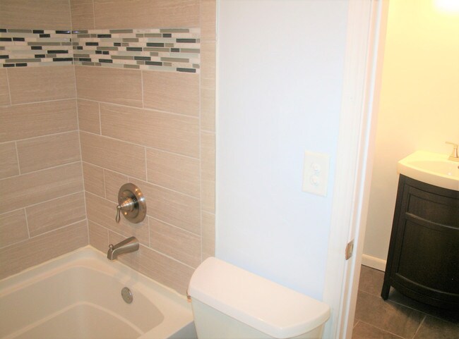 Building Photo - 1913 Tracy 2A