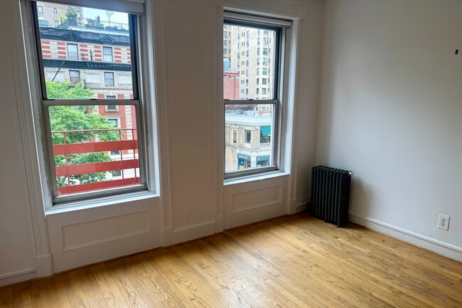 Foto del edificio - 2272 Broadway