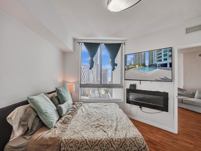 Foto del edificio - 350 S Miami Ave