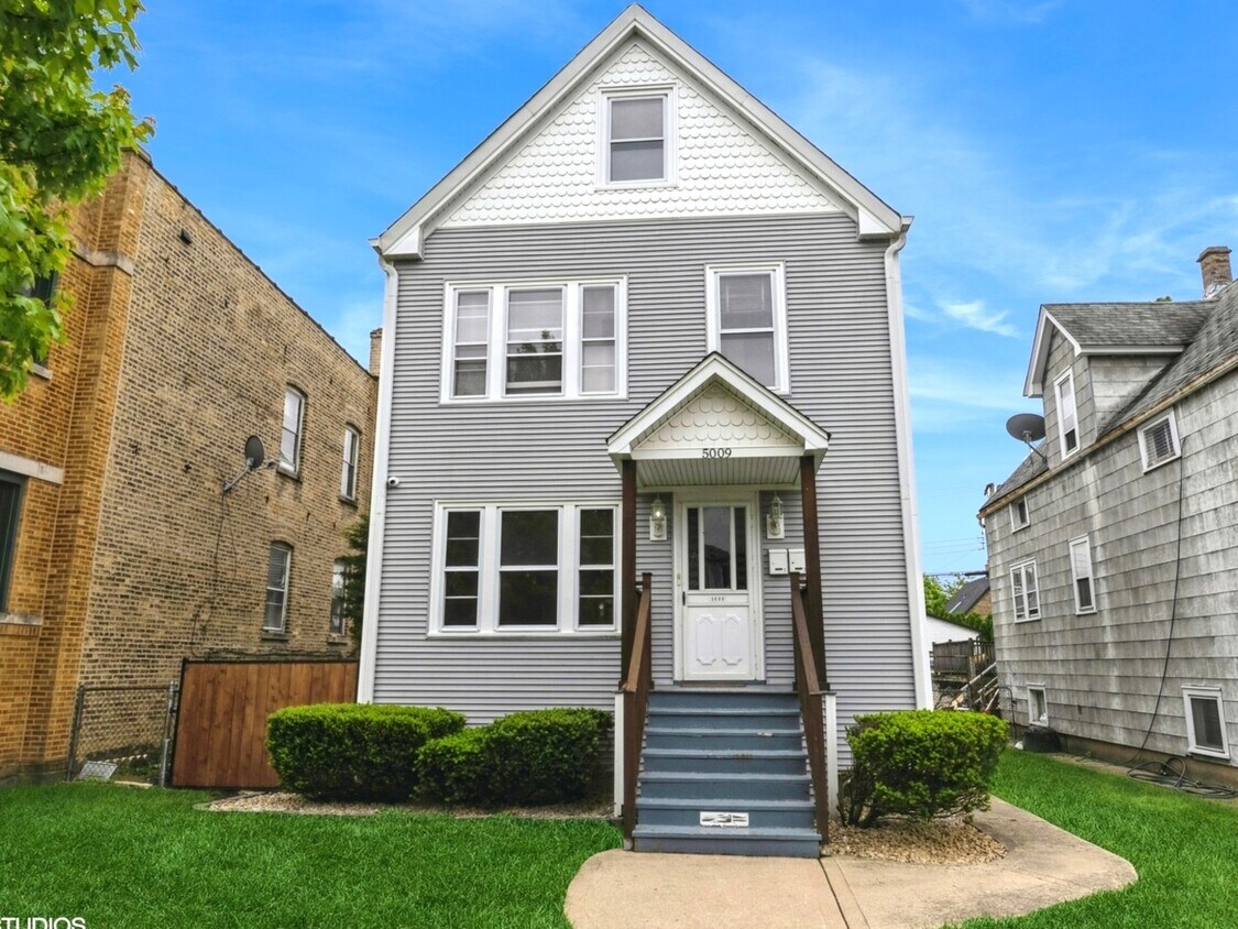 Primary Photo - 5009 W Byron St