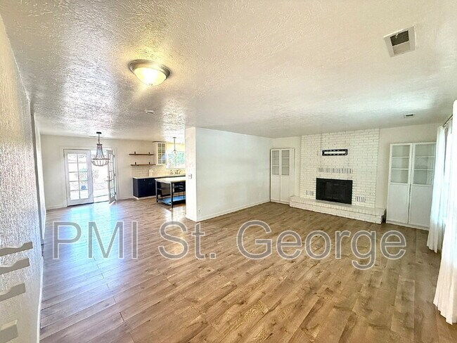 Building Photo - 1149 E Elder Cir