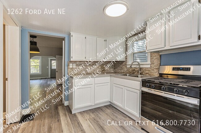Building Photo - 1262 Ford Ave NE