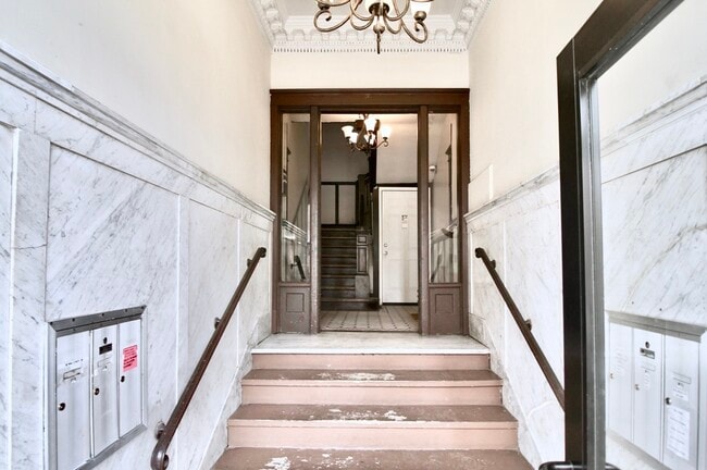 Foto del edificio - 3718 S Indiana Ave