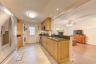 Building Photo - 824 Wax Myrtle Ln