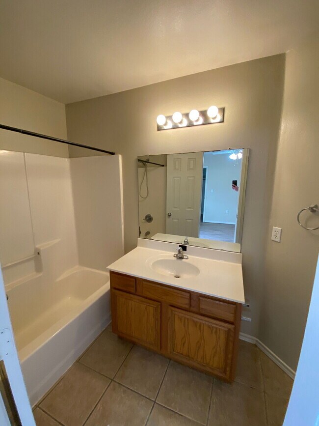 Foto del edificio - Pre-Leasing for Summer/Fall 2026 - 3/3/2 with easy access to the loop!