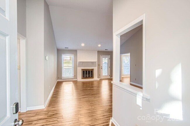 Building Photo - 7201 Canyon Dr