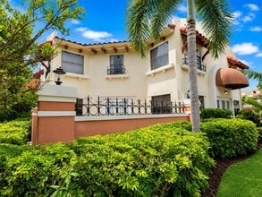Building Photo - 13 Uno Lago Dr