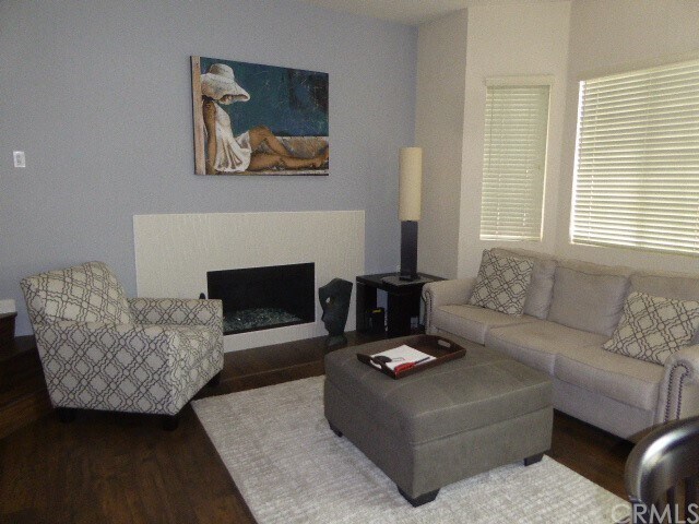 Foto del edificio - 24413 Hillsdale Ave