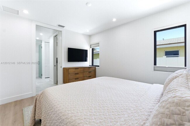 Foto del edificio - 1248 SW 32nd St