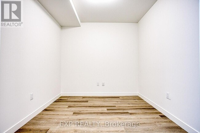 Building Photo - 461 Green Rd