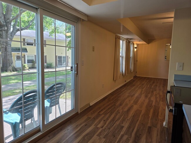 Building Photo - 13622 Oakbrook Dr