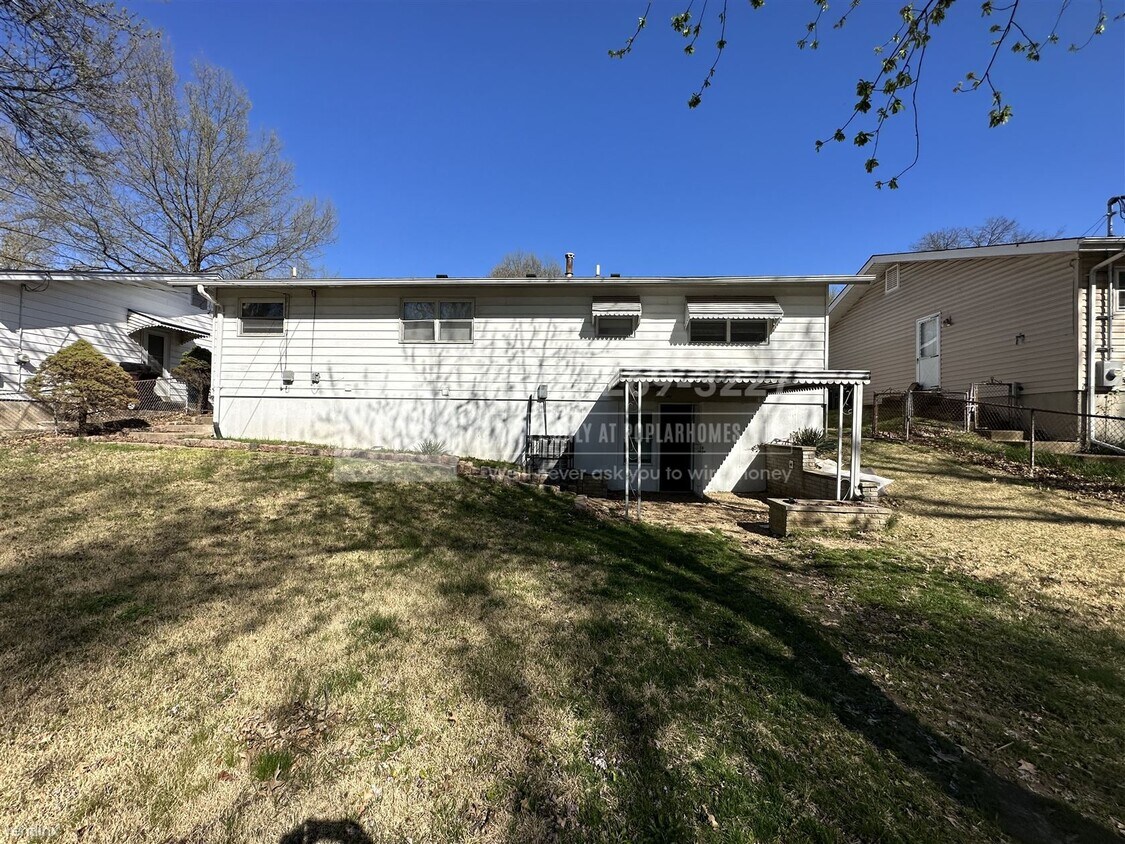 3 br, 2.5 bath House 11271 Parkmont Dr House Rental in St. Louis