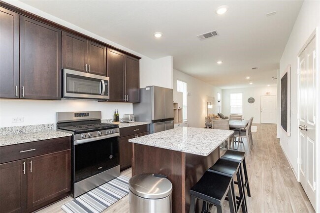 Foto del edificio - 23631 Simmental Rd